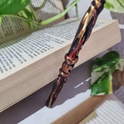 Varita - el legado de la brasa doradamini4